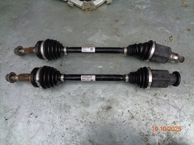 PORSCHE 971407271R Полуось (привод) передняя левая в наличии Каменское
