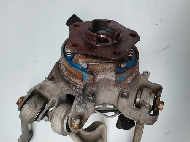 Кулак поворотный левый 971505435E PORSCHE