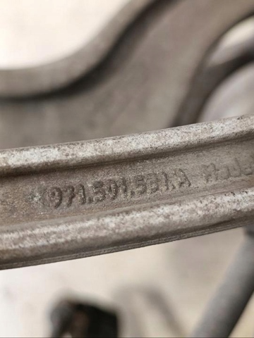 PORSCHE 971505435E Цапфа задняя левая в наличии Львов