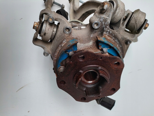 PORSCHE 971505435E Цапфа (поворотный кулак) задний левый в наличии Николаев