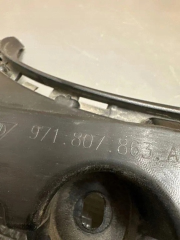 Кронштейн бампера заднего, центральный 971807863 PORSCHE