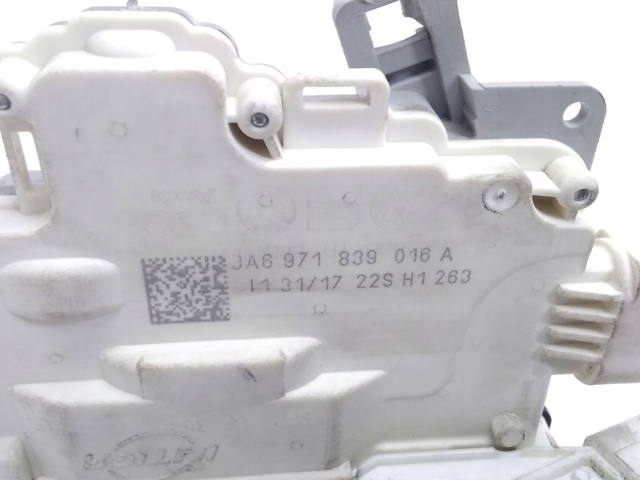 PORSCHE 971839016A Замок двери задней правой в наличии Черновцы