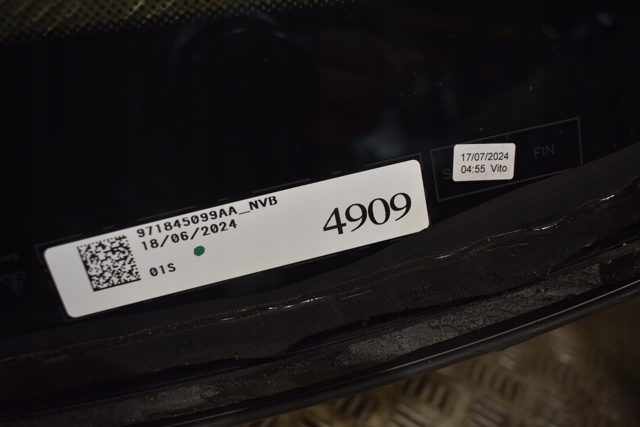 PORSCHE 971845099AA Стекло лобовое  в наличии Черновцы