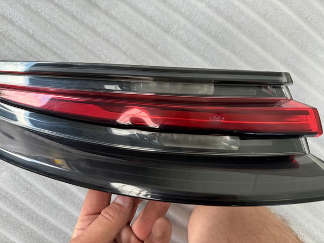Задний левый внешний фонарь 973945091A PORSCHE