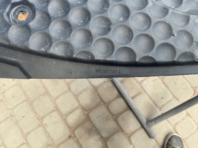 PORSCHE 982807587A в наличии Полтава