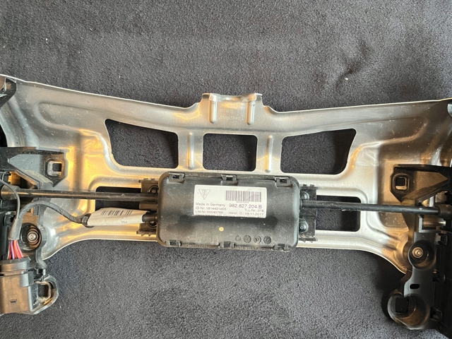 982827204B PORSCHE купить в Черкассы