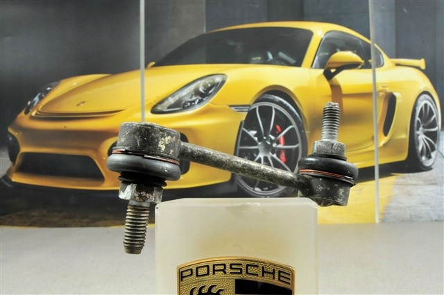Стойка стабилизатора, заднего 99633306904 PORSCHE