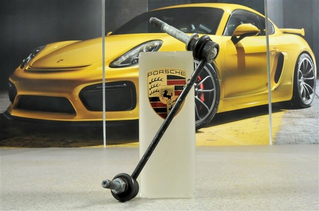 Тяжка стабилизатора, переднего, правая 99634307004 PORSCHE