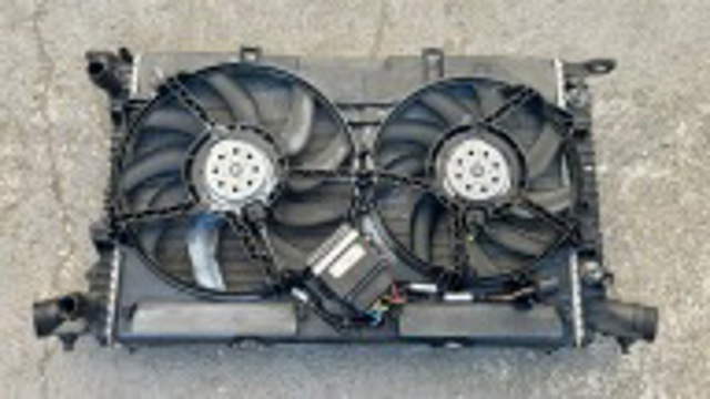 Радиатор охлаждения двигателя 9A712125110 PORSCHE