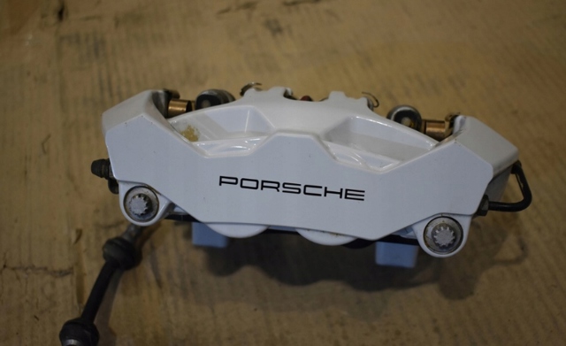 Задний левый суппорт 9J1615423K PORSCHE