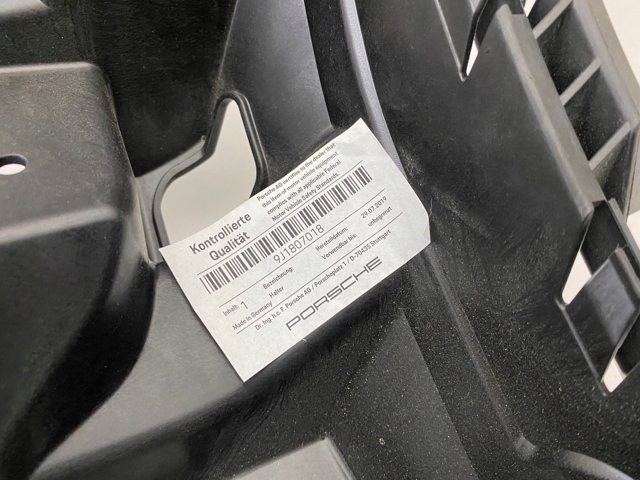 9J1807018 PORSCHE Суппорт (кронштейн) крепления заднего фонаря правый купить в Черновцы