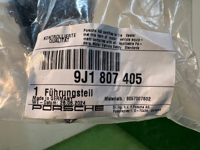 PORSCHE 9J1807405 Направляющая заднего бампера левая в наличии Харьков