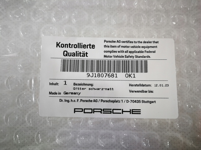 Решетка бампера переднего левая 9J1807681OK1 PORSCHE