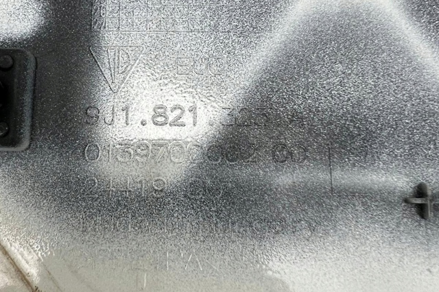 Лючок б/бака 9J1821323 PORSCHE
