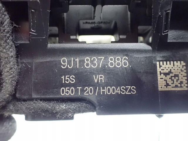 PORSCHE 9J1837886 Держатель наружной ручки двери передней правой в наличии Ужгород