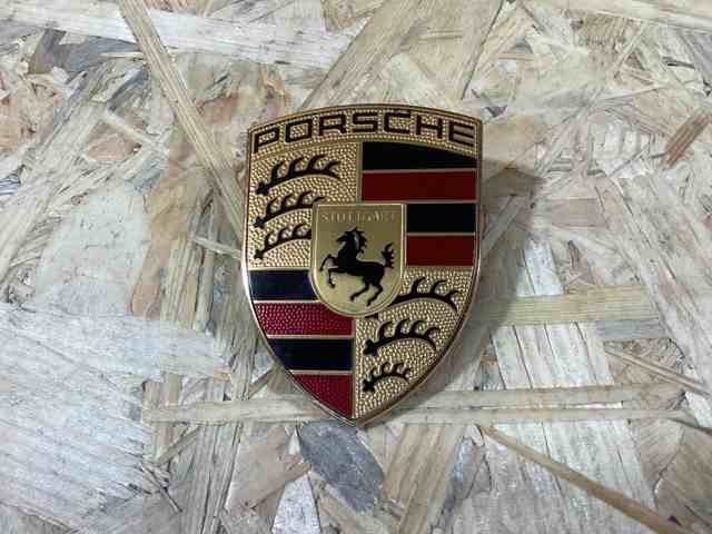Фирменный значек капота 9P1853601 PORSCHE