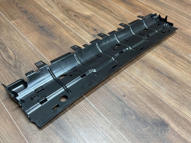 PORSCHE 9Y0121293 Нижний дефлектор радиатора в наличии Винница