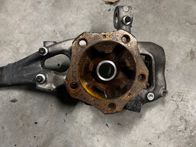 PORSCHE 9Y0407246 Цапфа передняя правая в наличии Ирпень