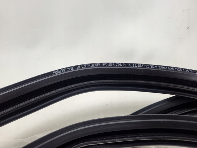 PORSCHE 9Y0827705CY в наличии Днепр