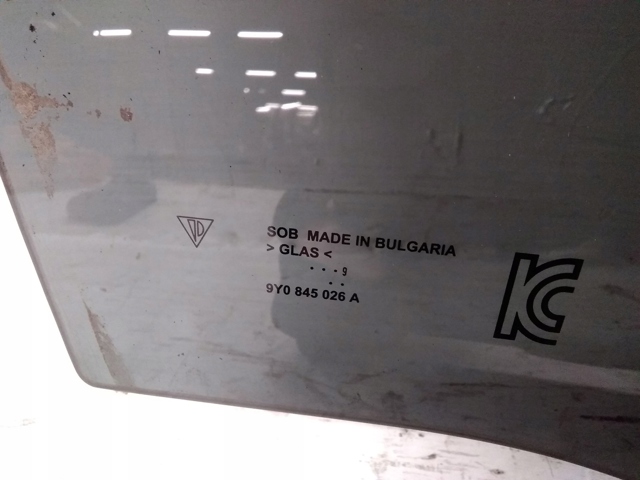 9Y0845026A PORSCHE Стекло двери задней правой купить в Тернополь