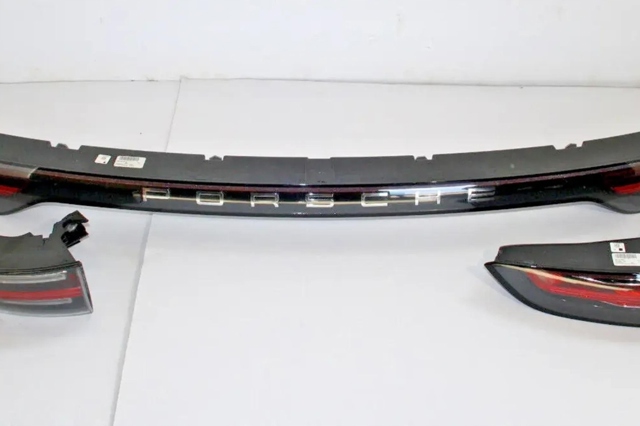 9Y0945081Q PORSCHE Фонарь задний центральный купить в Одесса