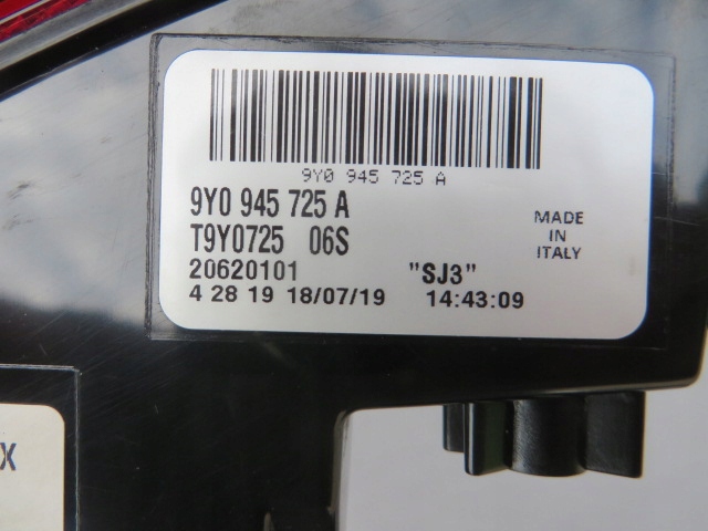 PORSCHE 9Y0945725A Катафот (отражатель) заднего бампера левый в наличии Украина