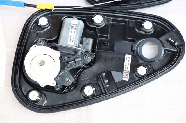 Запор кабины 9Y1837015 PORSCHE