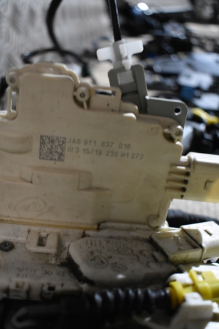 PORSCHE 9Y1837016 Замок двери передней правой в наличии Черновцы