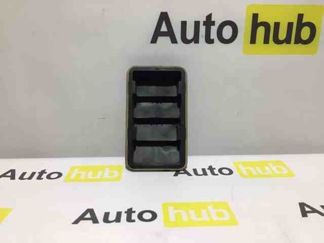 Решетка воздухозаборника салона LR002951 LAND ROVER