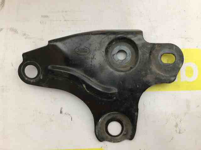 Кронштейн подушки (опоры) двигателя, правой LR024733 LAND ROVER
