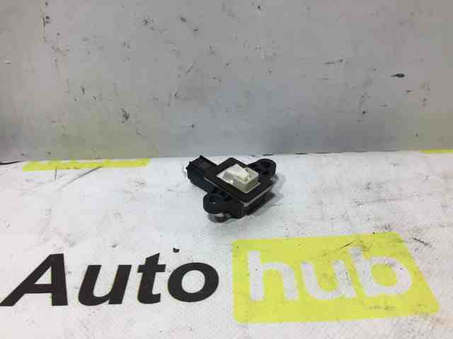 Датчик Эйрбэг передний LR028860 LAND ROVER