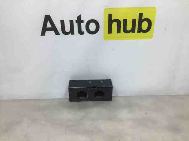 LR033057 LAND ROVER Кронштейн передней панели левый купить в Ужгород