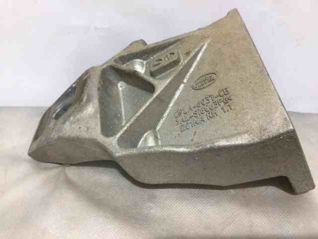 LAND ROVER LR033181 Кронштейн подушки (опоры) двигателя правой в наличии Николаев