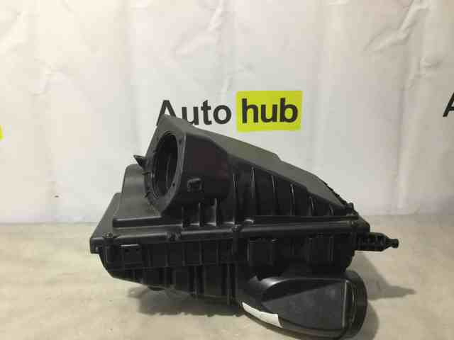 Корпус воздушного фильтра, левый LR036426 LAND ROVER