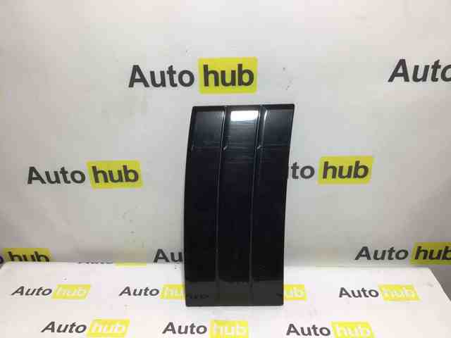 Молдинг передней левой двери LR038864 LAND ROVER