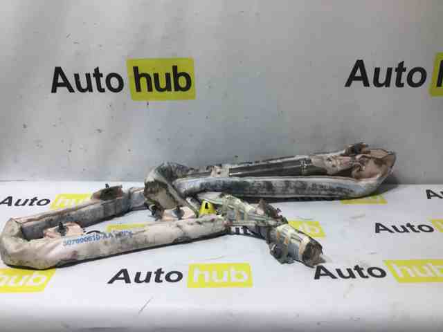 LAND ROVER LR043056 Шторка боковая, правая в наличии Винница