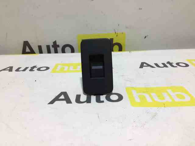Кнопка стеклоподъемника передняя правая LR059773 LAND ROVER