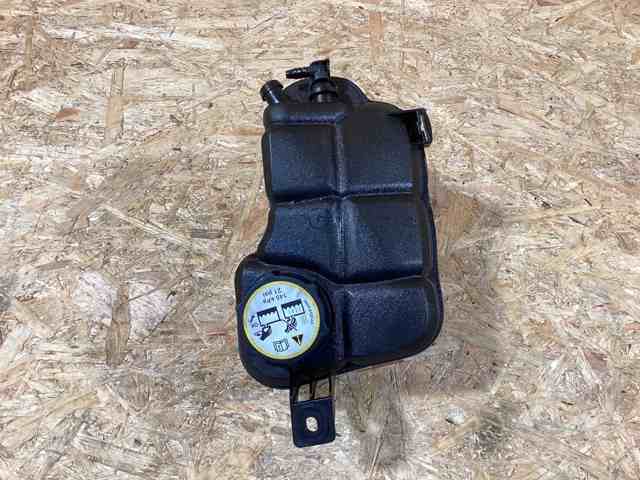 LAND ROVER LR060349 Бачок системы охлаждения в наличии Киев