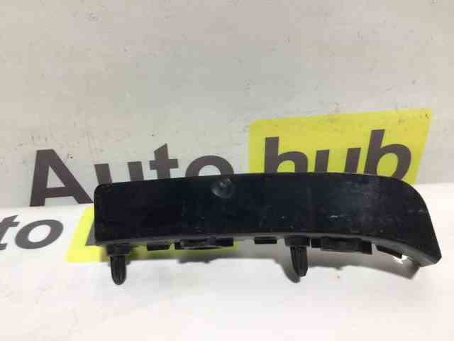 Кронштейн бампера заднего, правый LR066744 LAND ROVER
