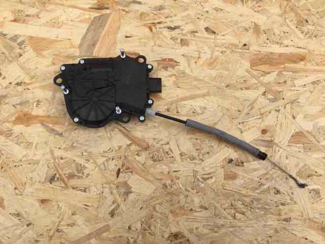 Актуатор замка задней двери LR070125 LAND ROVER