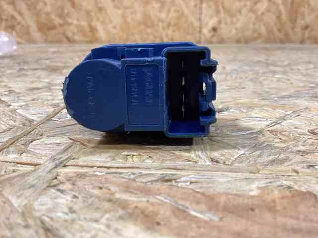 LR072647 LAND ROVER Датчик стоп сигнала купить в Харьков