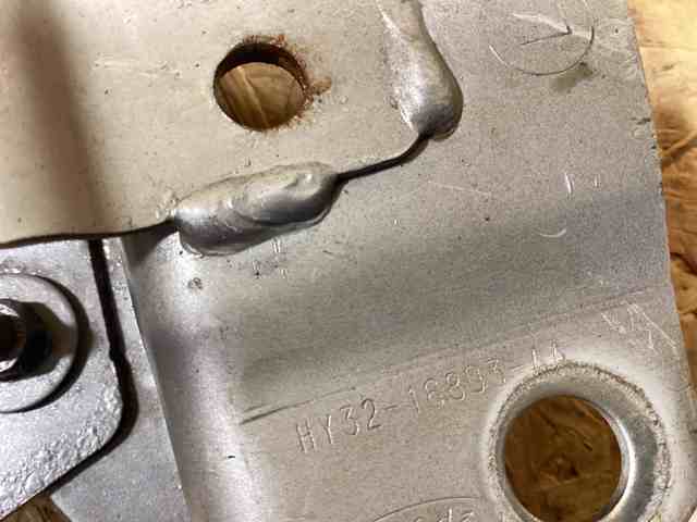 LAND ROVER LR080204 Петля капота левая в наличии Запорожье