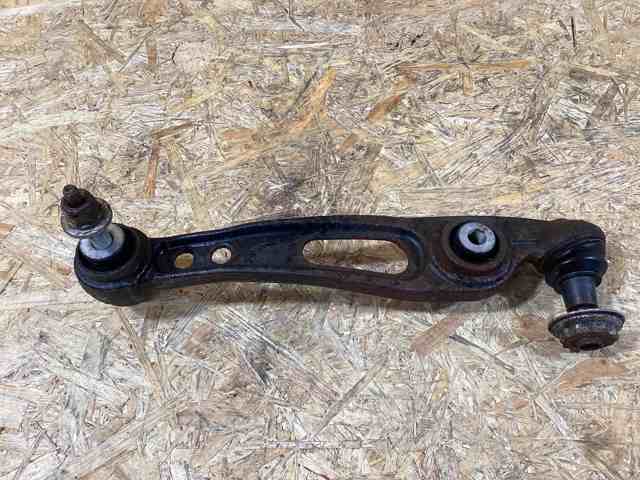 Правый рычаг передней нижней подвески LR084095 LAND ROVER