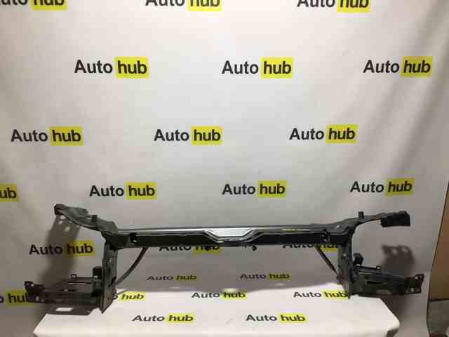 Суппорт радиатора верхний LR084656 LAND ROVER