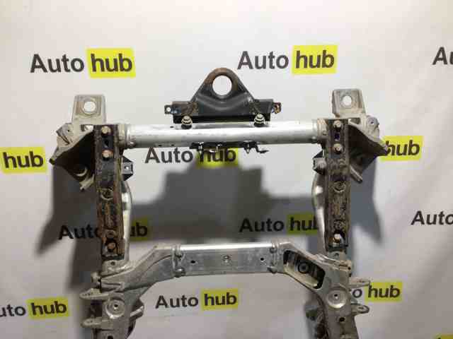 Поперечина передней подвески LR085157 LAND ROVER