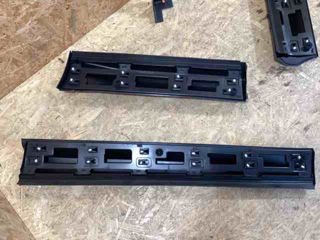 LR087420 LAND ROVER Молдинг двери передней левой купить в Запорожье