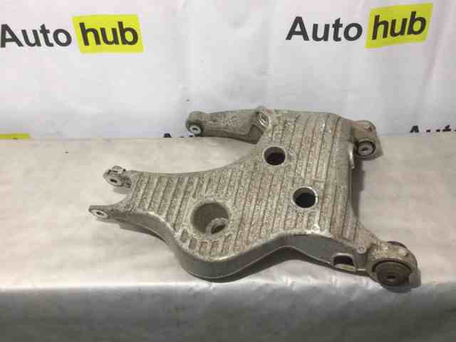 Рычаг задней подвески нижний, правый LR098766 LAND ROVER