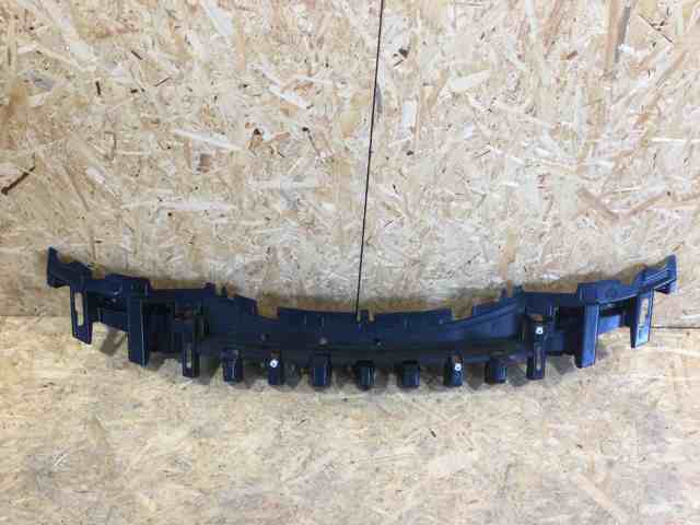 Кронштейн бампера переднего, центральный LR099388 LAND ROVER