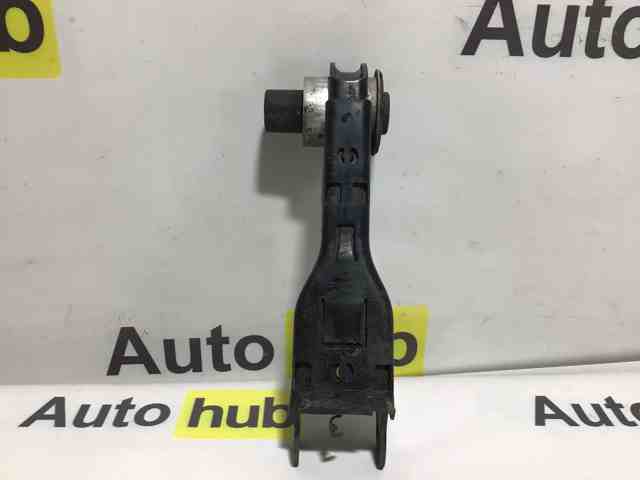 Рычаг задней подвески нижний, левый LR124618 LAND ROVER
