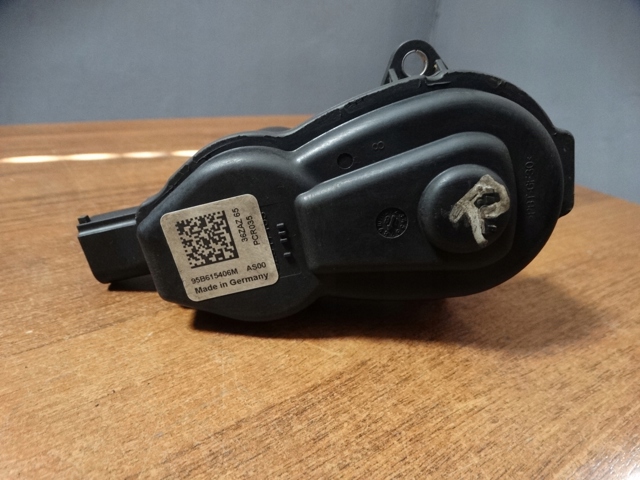 PAB998281 PORSCHE Мотор привода тормозного суппорта заднего купить в Черкассы